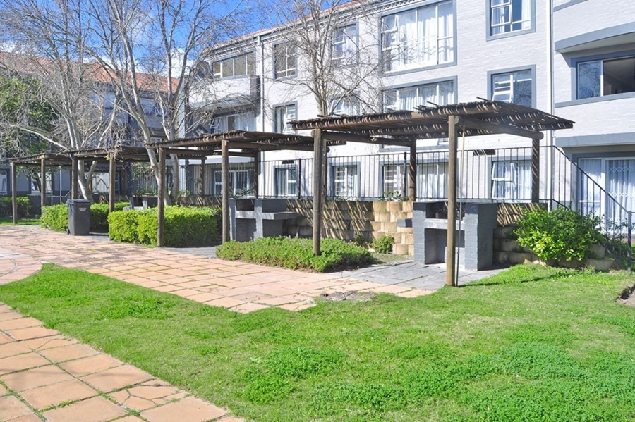 To Let 2 Bedroom Property for Rent in Pinelands Western Cape